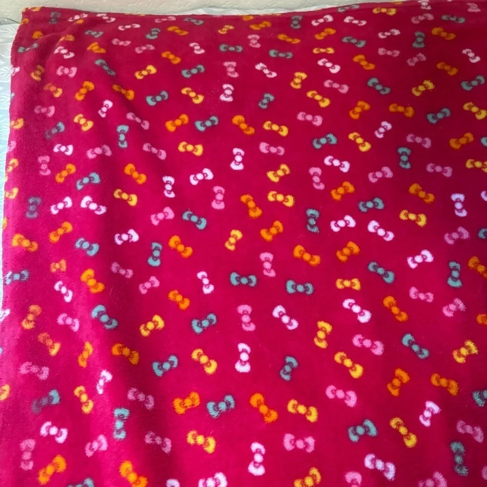 Sanrio Hello Kitty fleece Blanket with Bow Pattern 36” x 28”